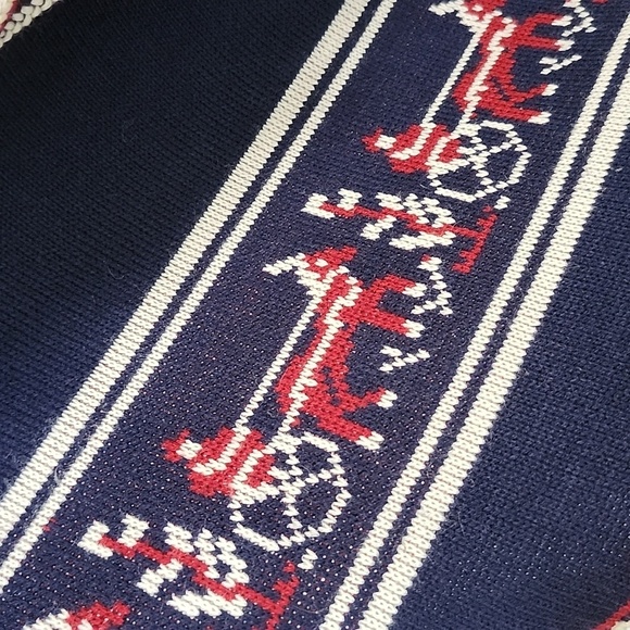 Poncho Shrug with front tie and fringe. - Picture 4 of 9